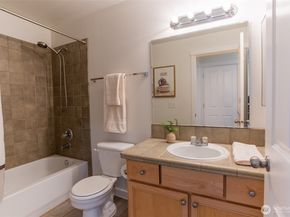 10620 221st Lane NE 203, Redmond WA 98053
