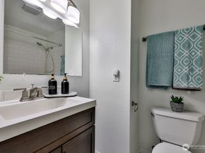 1555 Union Avenue NE 22, Renton WA 98059