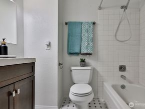1555 Union Avenue NE 22, Renton WA 98059