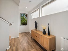929 14th Avenue, Seattle WA 98122