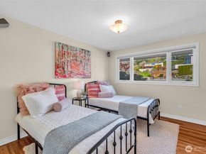 6749 82nd Avenue SE, Mercer Island WA 98040