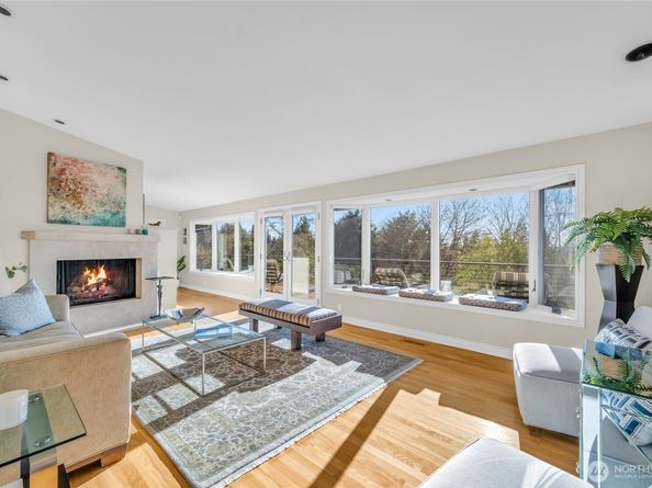 6749 82nd Avenue SE, Mercer Island WA 98040