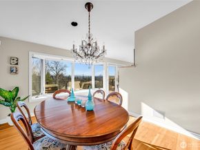 6749 82nd Avenue SE, Mercer Island WA 98040