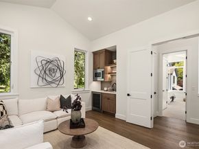 18650 NE 53rd Street, Redmond WA 98052