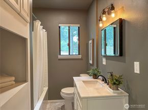 912 NE 115th Street, Seattle WA 98125