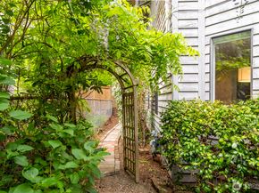 912 NE 115th Street, Seattle WA 98125