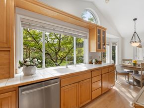 24309 SE 25th Street, Sammamish WA 98075