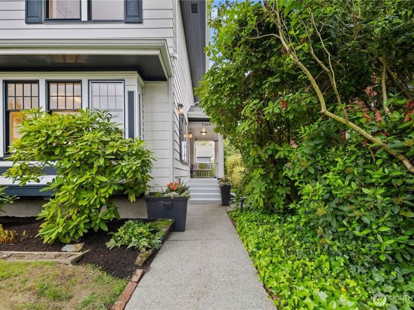 5265 16th Avenue NE, Seattle WA 98105