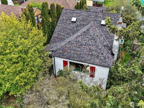 8218 Latona Avenue NE, Seattle WA 98115