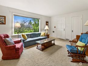 8218 Latona Avenue NE, Seattle WA 98115