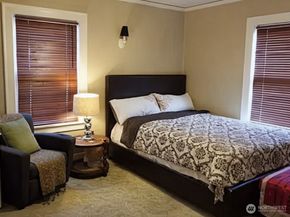 7818 NE Lake City Way NE, Seattle WA 98115