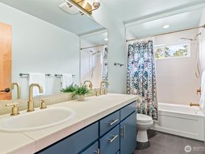 11339 40th Avenue NE, Seattle WA 98125