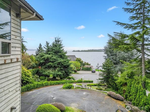 11150 Champagne Point Road NE, Kirkland WA 98034