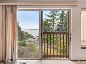 11150 Champagne Point Road NE, Kirkland WA 98034