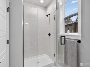 15008 75th Avenue NE, Kenmore WA 98028
