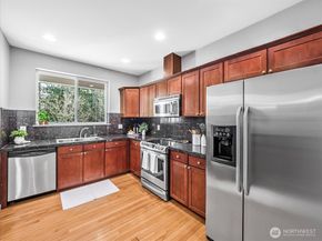 35227 SE Aspen Lane 1202, Snoqualmie WA 98065