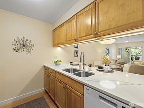 12345 Roosevelt Way NE 209, Seattle WA 98125