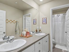 1230 Baker Heights Loop, Bremerton WA 98312