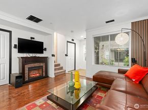 877 5th Pl NE, Issaquah WA 98029