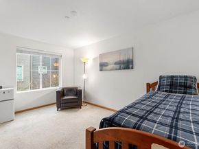 877 5th Pl NE, Issaquah WA 98029