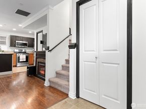 877 5th Pl NE, Issaquah WA 98029