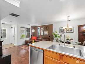 877 5th Pl NE, Issaquah WA 98029