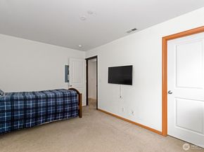 877 5th Pl NE, Issaquah WA 98029