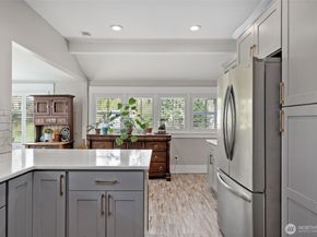 724 S Summit Avenue, Bremerton WA 98312