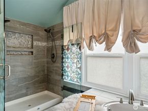 724 S Summit Avenue, Bremerton WA 98312