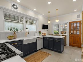 5241 16th Avenue NE, Seattle WA 98105