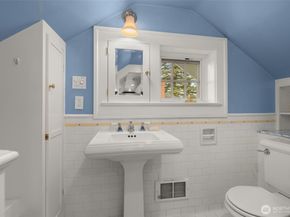 5241 16th Avenue NE, Seattle WA 98105