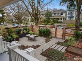 5241 16th Avenue NE, Seattle WA 98105