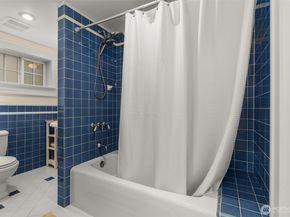 5241 16th Avenue NE, Seattle WA 98105