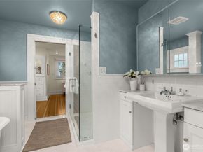 5241 16th Avenue NE, Seattle WA 98105