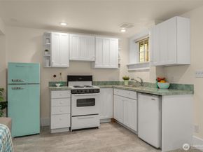 5241 16th Avenue NE, Seattle WA 98105