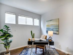 22718 SE 12th Place, Sammamish WA 98075