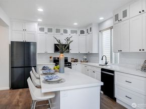 22718 SE 12th Place, Sammamish WA 98075