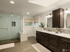 26018 SE 38th Court, Sammamish WA 98029