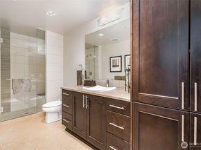 10650 NE 9th Place 1122, Bellevue WA 98004