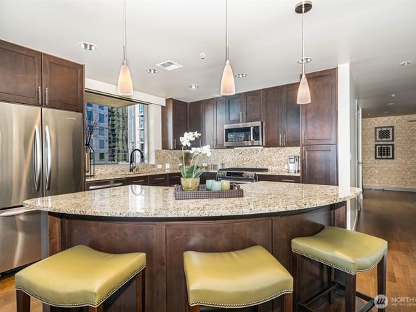 10650 NE 9th Place 1122, Bellevue WA 98004