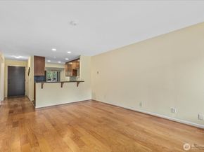 130 105th Avenue SE 108, Bellevue WA 98004