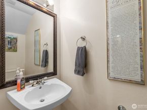 15809 Waynita Way NE G204, Bothell WA 98011