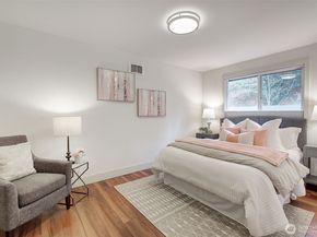 11058 NE 33rd Place D6, Bellevue WA 98004