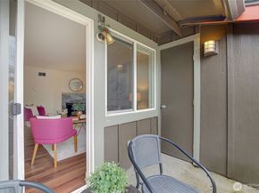 11058 NE 33rd Place D6, Bellevue WA 98004