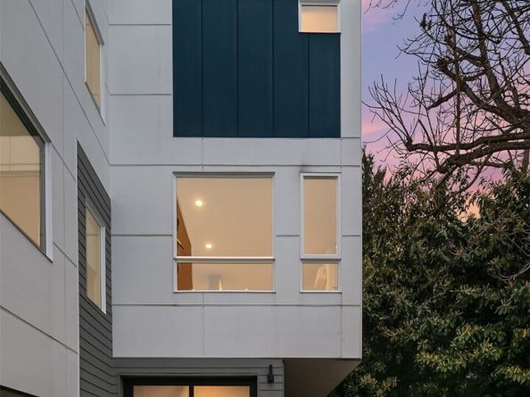 2330 W Plymouth Street B, Seattle WA 98199