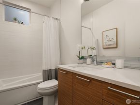 2330 W Plymouth Street B, Seattle WA 98199