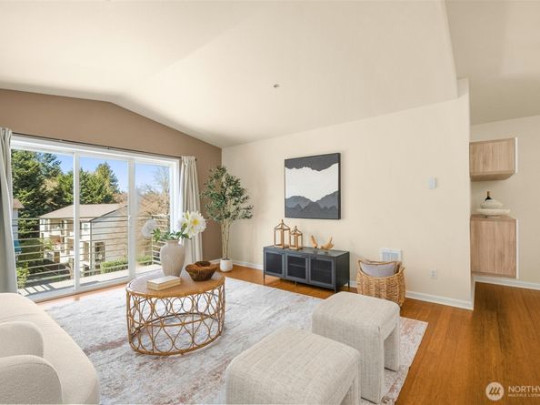 12034 15th Avenue NE 309, Seattle WA 98125