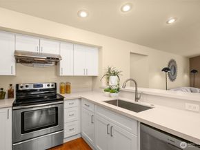 12034 15th Avenue NE 309, Seattle WA 98125