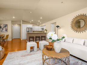 12034 15th Avenue NE 309, Seattle WA 98125