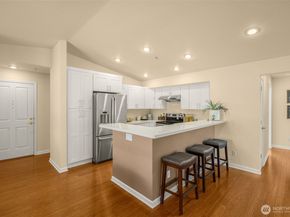 12034 15th Avenue NE 309, Seattle WA 98125